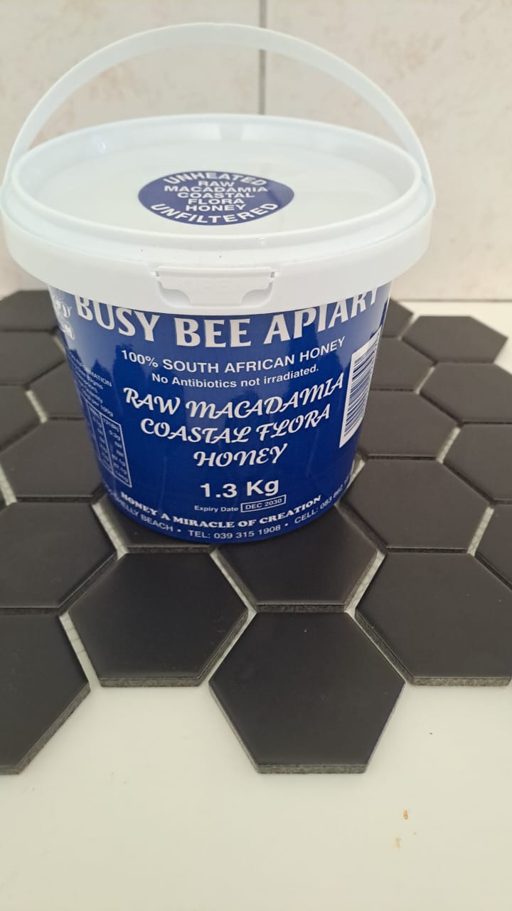 1.3kg Tubs of Macadamia Coastal Flora Honey